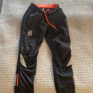 Dahlia Winner 3.0 pants (elastic waist but inside drawstring is pulled in)